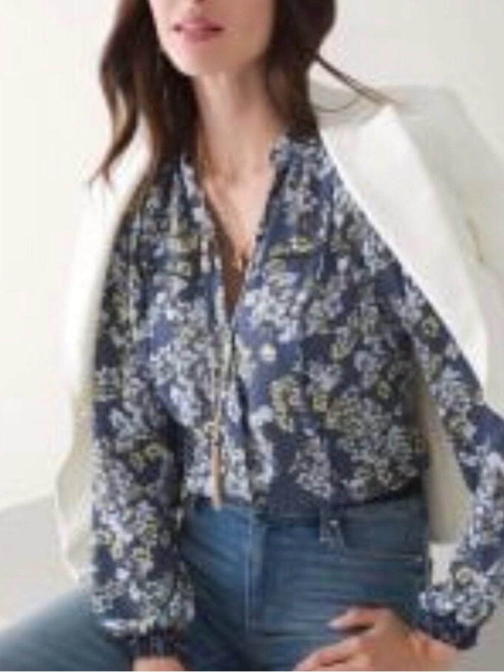 White House Black Market Floral Navy Long-Sleeve V-Neck Blouse Size 6